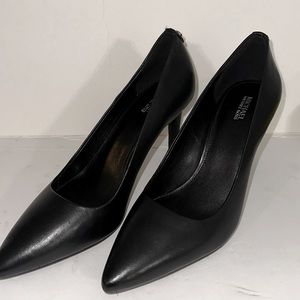 Michael Kors Dorothy flex pump. Like new! Worn once! Size 10